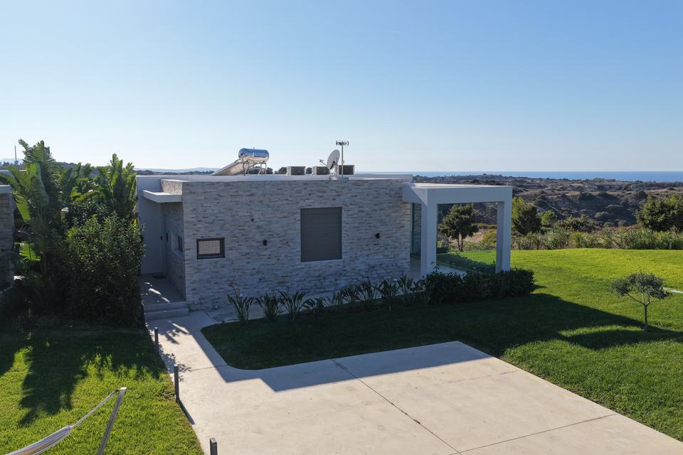 Villa Strelitzia from the air with its stone picture window
